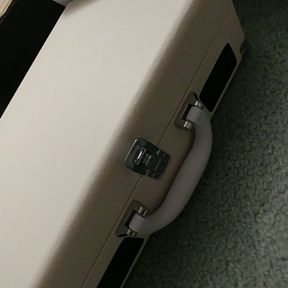 Portable record player - Picture 2 of 3